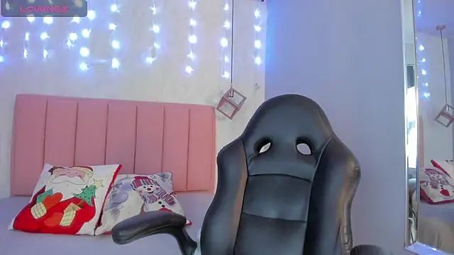 SUNNYCYRUS online show from 12/19/25, 12:45