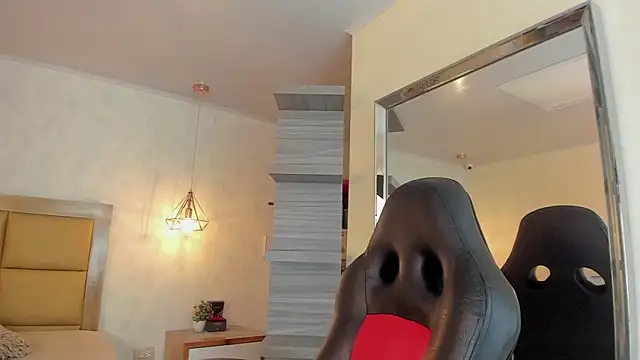 SUNNYCYRUS online show from 04/18/26, 01:04