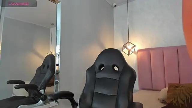 SUNNYCYRUS online show from 04/20/26, 12:52