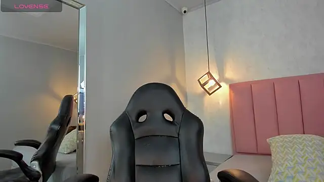 SUNNYCYRUS online show from 04/22/26, 12:50