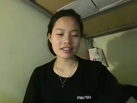 Snapshot of Be-MyMy chatting on 10/26/25, 12:33 Be-MyMy online show from 10/26/25, 12:33