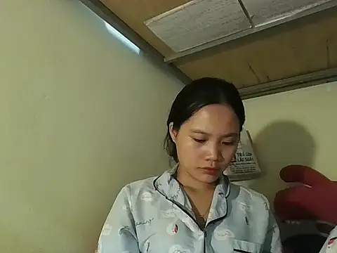 Snapshot of Be-MyMy chatting on 10/27/25, 11:58 Be-MyMy online show from 10/27/25, 11:58