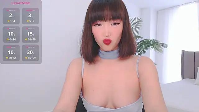 Snapshot of TumiLio chatting on 02/18/25, 12:17 TumiLio online show from 02/18/25, 12:17