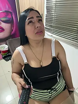 Snapshot of marta201_alfaro chatting on 02/15/25, 12:33 marta201 alfaro online show from 02/15/25, 12:33