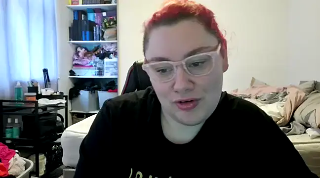 Bustycurves online show from 12/17/24, 10:44