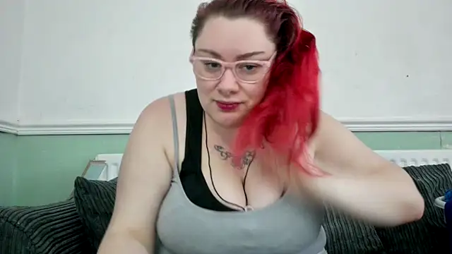 Bustycurves online show from 02/04/25, 10:21