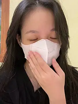 Snapshot of minmin2kk5 chatting on 10/14/25, 06:47 minmin2kk5 online show from 10/14/25, 06:47