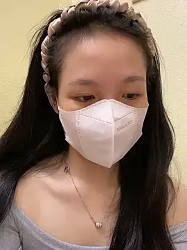 Snapshot of minmin2kk5 chatting on 10/21/25, 02:51 minmin2kk5 online show from 10/21/25, 02:51