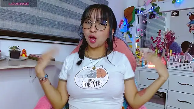 Snapshot of Littlerouse_ chatting on 01/09/25, 01:50 Littlerouse  online show from 01/09/25, 01:50