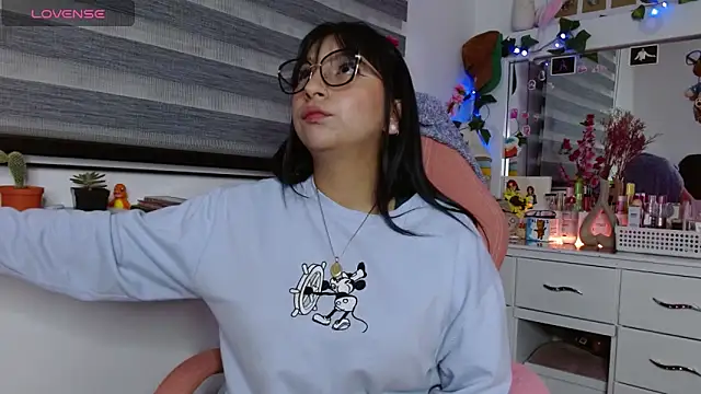 Snapshot of Littlerouse_ chatting on 01/10/25, 01:53 Littlerouse  online show from 01/10/25, 01:53