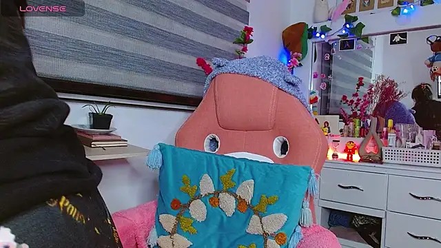 Snapshot of Littlerouse_ chatting on 01/23/25, 02:02 Littlerouse  online show from 01/23/25, 02:02