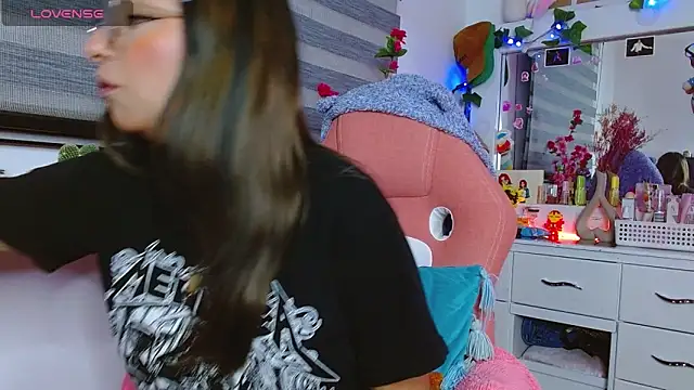 Snapshot of Littlerouse_ chatting on 02/01/25, 02:58 Littlerouse  online show from 02/01/25, 02:58