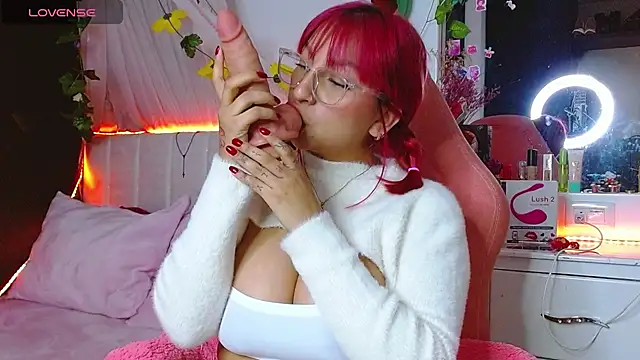 Snapshot of Littlerouse_ chatting on 10/14/25, 05:19 Littlerouse  online show from 10/14/25, 05:19