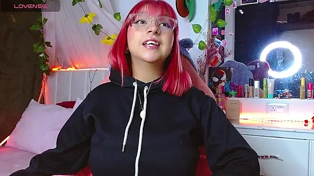 Snapshot of Littlerouse_ chatting on 10/16/25, 06:36 Littlerouse  online show from 10/16/25, 06:36