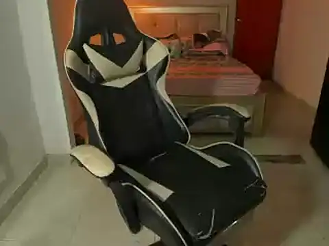 Snapshot of naomi_berckley chatting on 03/19/25, 09:38 naomi berckley online show from 03/19/25, 09:38