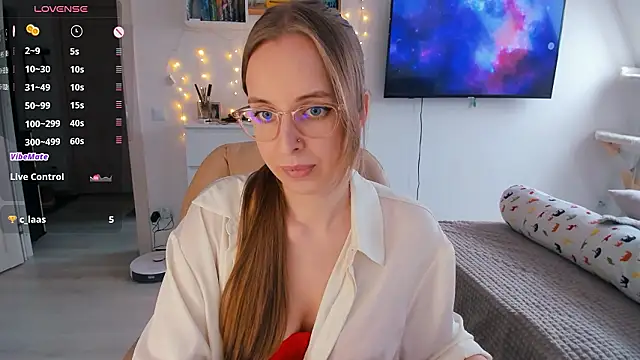 Snapshot of violet_blue_eyes chatting on 02/06/26, 11:24 violet blue eyes online show from 02/06/26, 11:24