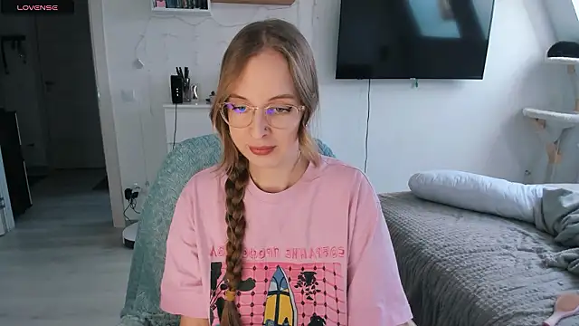 Snapshot of violet_blue_eyes chatting on 02/16/26, 12:56 violet blue eyes online show from 02/16/26, 12:56