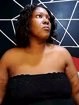 YummyChocolatexx2 online show from 05/02/26, 12:43