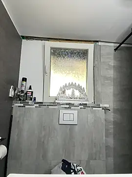 Snapshot of Livewithlucy chatting on 12/31/24, 12:36 Livewithlucy online show from 12/31/24, 12:36