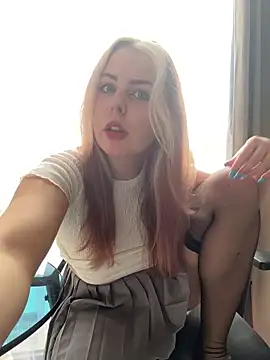 Snapshot of Livewithlucy chatting on 01/17/25, 08:34 Livewithlucy online show from 01/17/25, 08:34