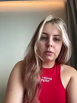 Snapshot of Livewithlucy chatting on 01/24/25, 04:27 Livewithlucy online show from 01/24/25, 04:27