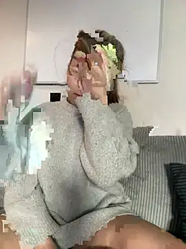 Snapshot of Livewithlucy chatting on 03/13/25, 12:56 Livewithlucy online show from 03/13/25, 12:56