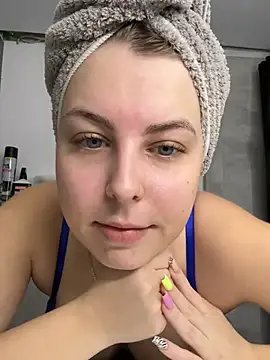 Snapshot of Livewithlucy chatting on 03/17/25, 09:01 Livewithlucy online show from 03/17/25, 09:01