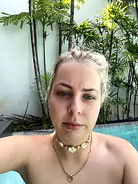 Snapshot of Livewithlucy chatting on 10/07/25, 03:58 Livewithlucy online show from 10/07/25, 03:58