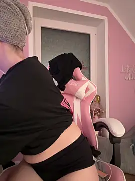 Livewithlucy online show from 03/11/26, 07:03