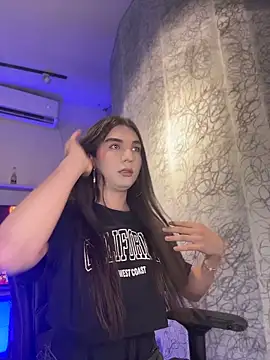 Snapshot of saracaball_ chatting on 06/19/26, 03:55 saracaball online show from 06/19/26, 03:55