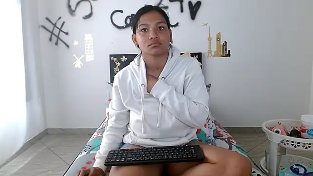 Snapshot of camilavagina24 chatting on 09/20/25, 11:44 camilavagina24 online show from 09/20/25, 11:44