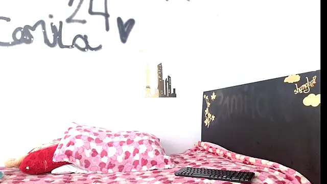 Snapshot of camilavagina24 chatting on 10/12/25, 04:06 camilavagina24 online show from 10/12/25, 04:06