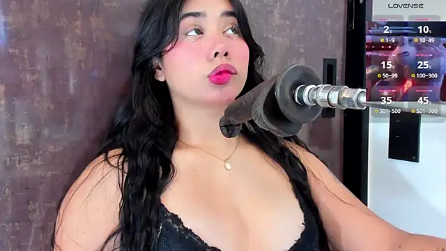 issie cute online show from 03/22/25, 07:42