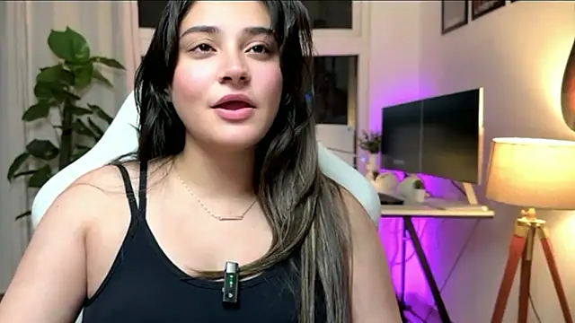 Snapshot of demieliss chatting on 04/26/26, 07:33 demieliss online show from 04/26/26, 07:33