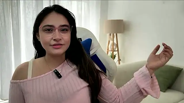 Snapshot of demieliss chatting on 06/21/26, 06:49 demieliss online show from 06/21/26, 06:49