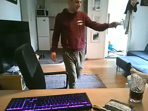 Snapshot of mihaimichael chatting on 05/18/26, 11:49 mihaimichael online show from 05/18/26, 11:49
