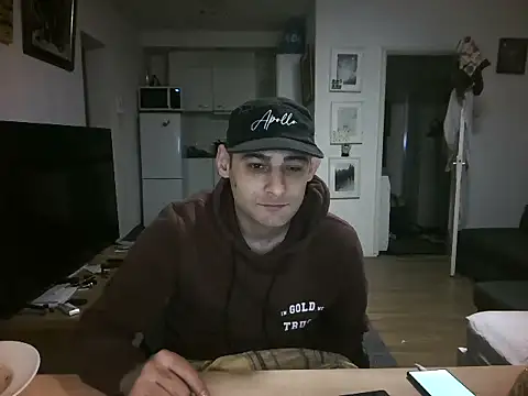Snapshot of mihaimichael chatting on 05/18/26, 11:54 mihaimichael online show from 05/18/26, 11:54