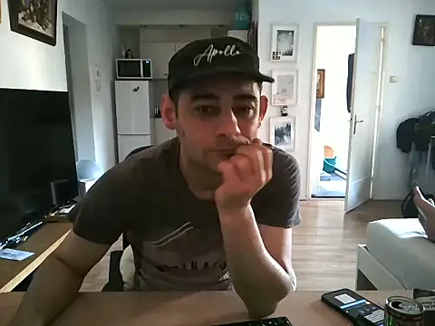 Snapshot of mihaimichael chatting on 05/25/26, 11:27 mihaimichael online show from 05/25/26, 11:27