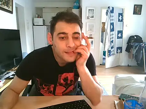 Snapshot of mihaimichael chatting on 05/29/26, 12:47 mihaimichael online show from 05/29/26, 12:47