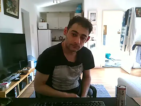 Snapshot of mihaimichael chatting on 05/30/26, 08:00 mihaimichael online show from 05/30/26, 08:00