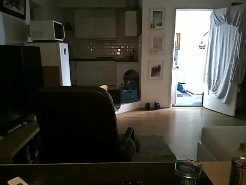 Snapshot of mihaimichael chatting on 06/05/26, 11:27 mihaimichael online show from 06/05/26, 11:27