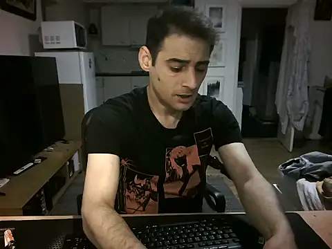 Snapshot of mihaimichael chatting on 06/05/26, 11:32 mihaimichael online show from 06/05/26, 11:32