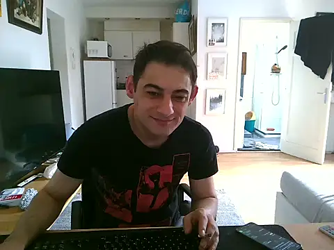 Snapshot of mihaimichael chatting on 06/12/26, 11:42 mihaimichael online show from 06/12/26, 11:42
