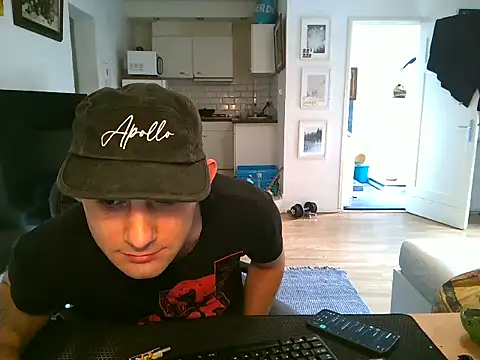 Snapshot of mihaimichael chatting on 06/13/26, 11:52 mihaimichael online show from 06/13/26, 11:52