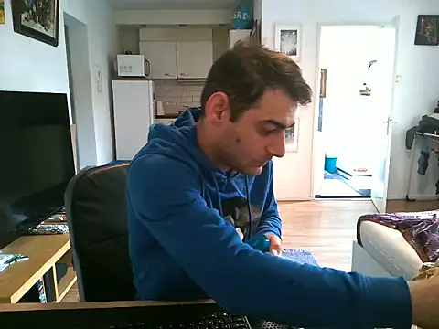 Snapshot of mihaimichael chatting on 06/16/26, 01:14 mihaimichael online show from 06/16/26, 01:14