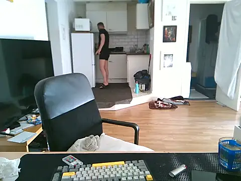 Snapshot of mihaimichael chatting on 06/25/26, 08:41 mihaimichael online show from 06/25/26, 08:41