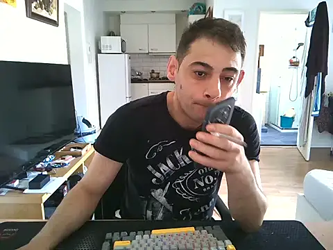 Snapshot of mihaimichael chatting on 06/29/26, 02:28 mihaimichael online show from 06/29/26, 02:28