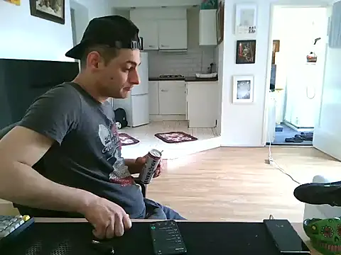 Snapshot of mihaimichael chatting on 07/04/26, 10:10 mihaimichael online show from 07/04/26, 10:10