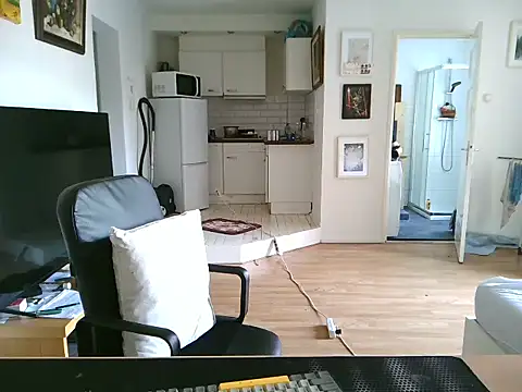 Snapshot of mihaimichael chatting on 07/06/26, 12:13 mihaimichael online show from 07/06/26, 12:13