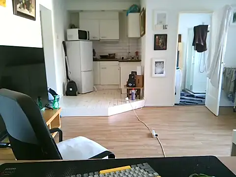 Snapshot of mihaimichael chatting on 07/11/26, 02:53 mihaimichael online show from 07/11/26, 02:53